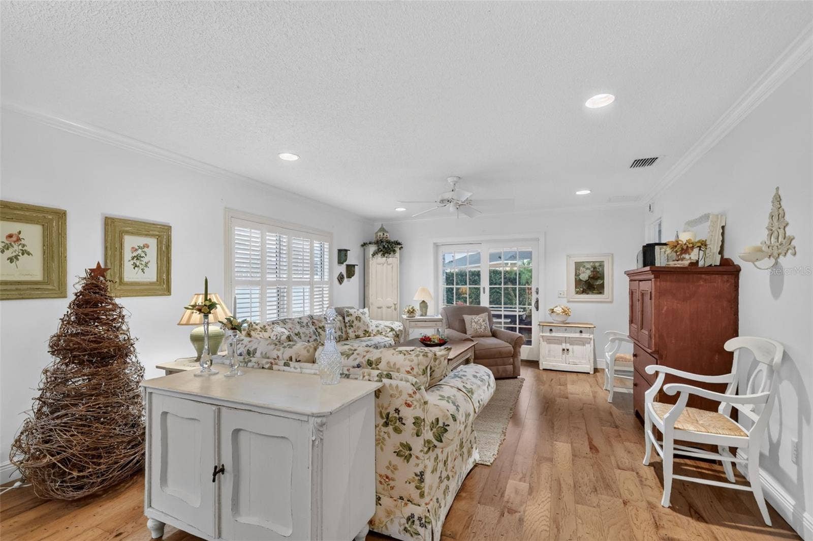 1863 DALTON DRIVE, The Villages, FL 32162 1863 DALTON DRIVE, The Villages, FL 32162