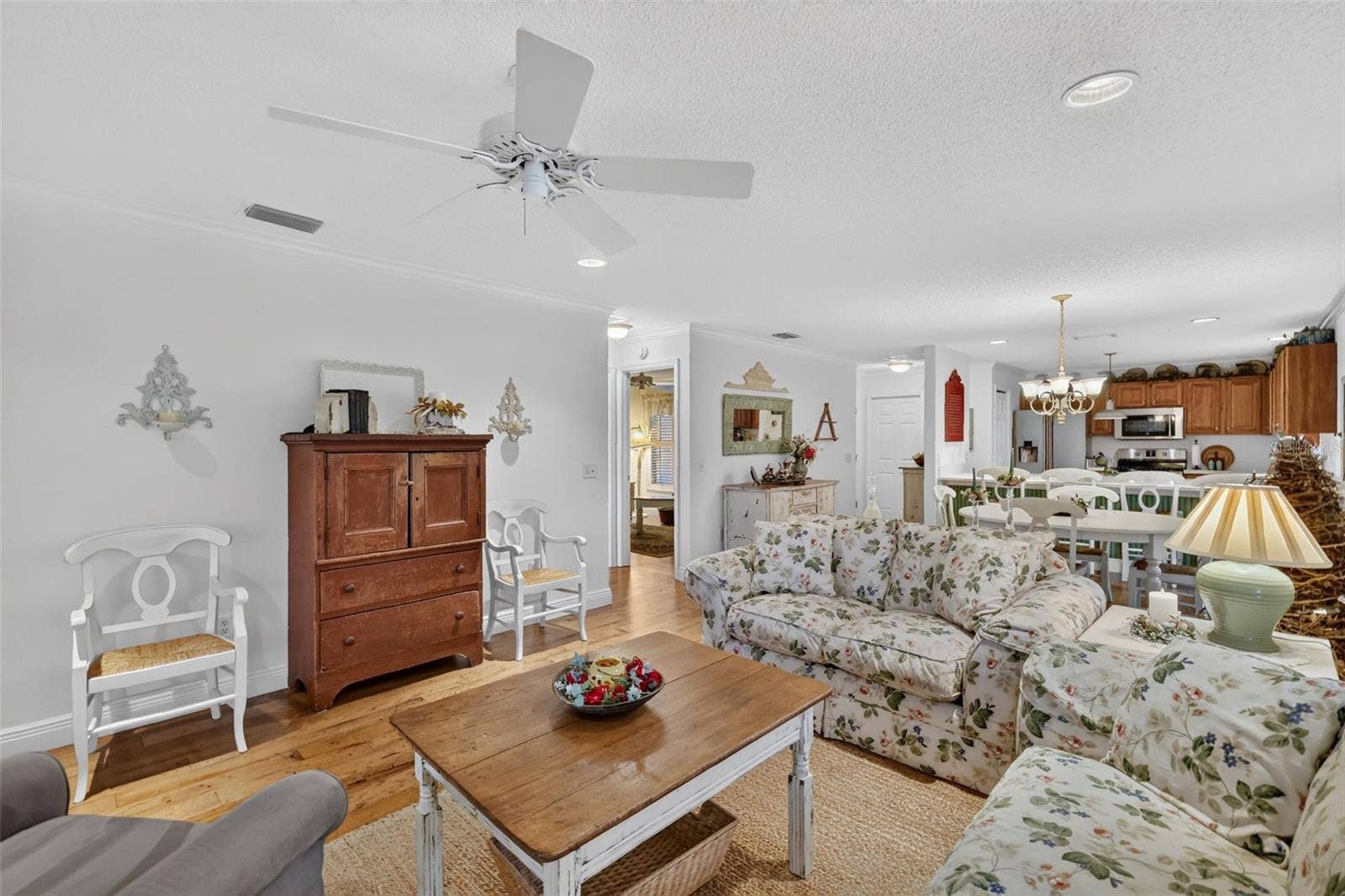 1863 DALTON DRIVE, The Villages, FL 32162 1863 DALTON DRIVE, The Villages, FL 32162