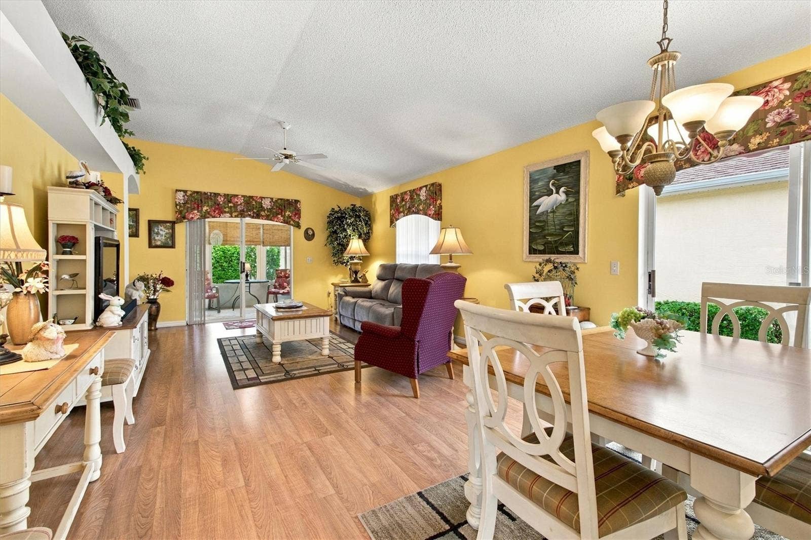 1115 SAN BERNARDO ROAD, The Villages, FL 32162 Dining to living room