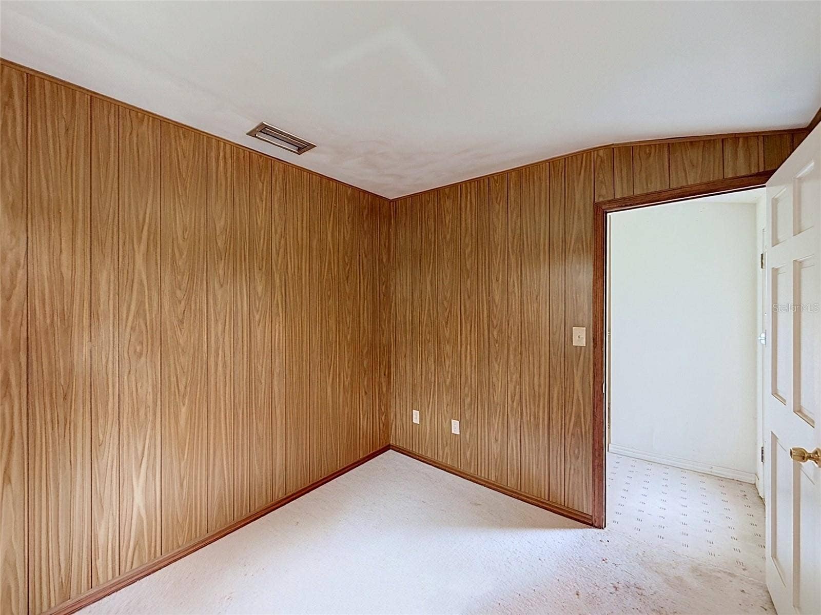 8038 SPRING DRIVE, Yalaha, FL 34797 8038 SPRING DRIVE, Yalaha, FL 34797
