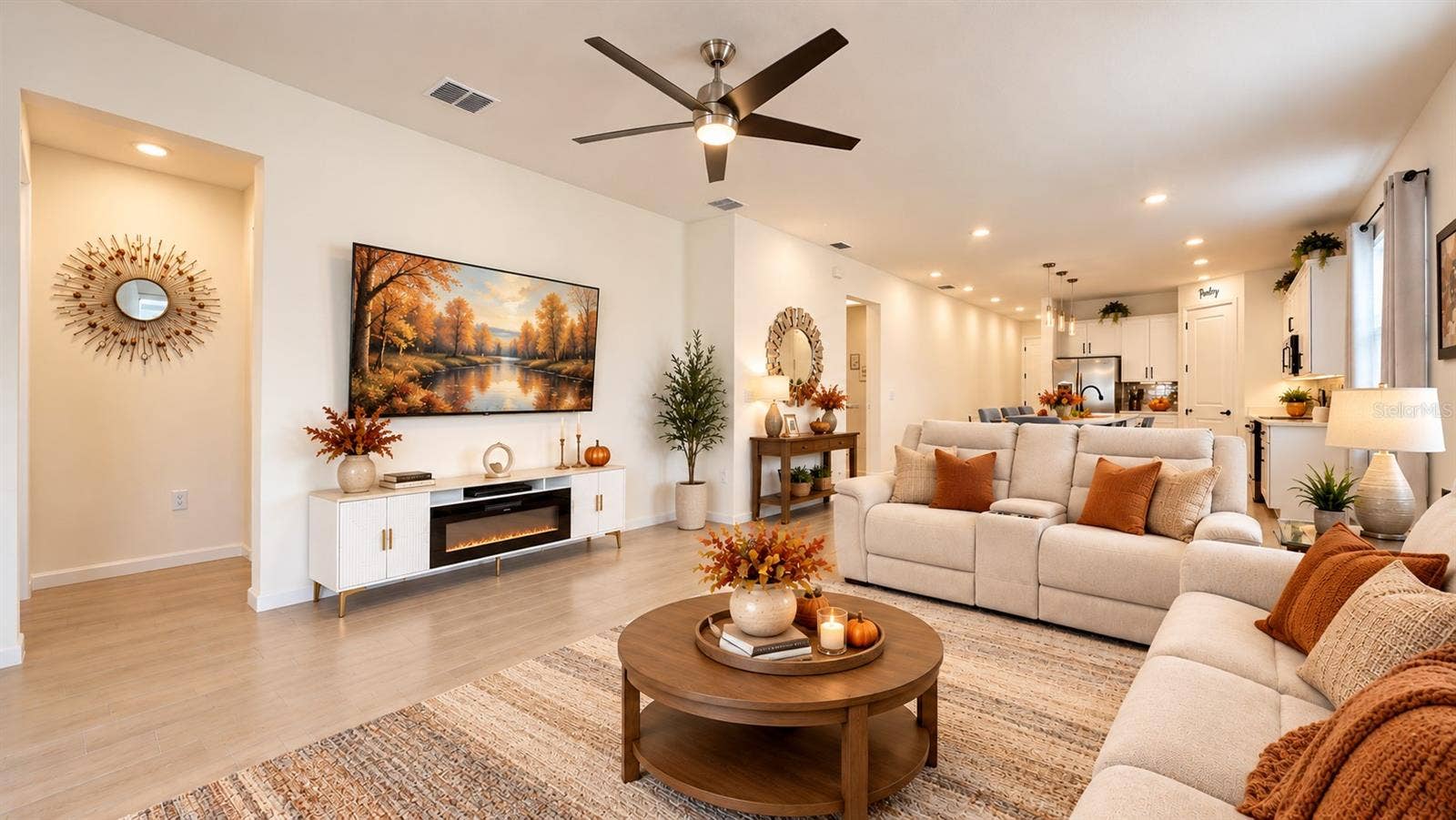 2303 JAGGER LANE, Winter Haven, FL 33880 Living room - television convey