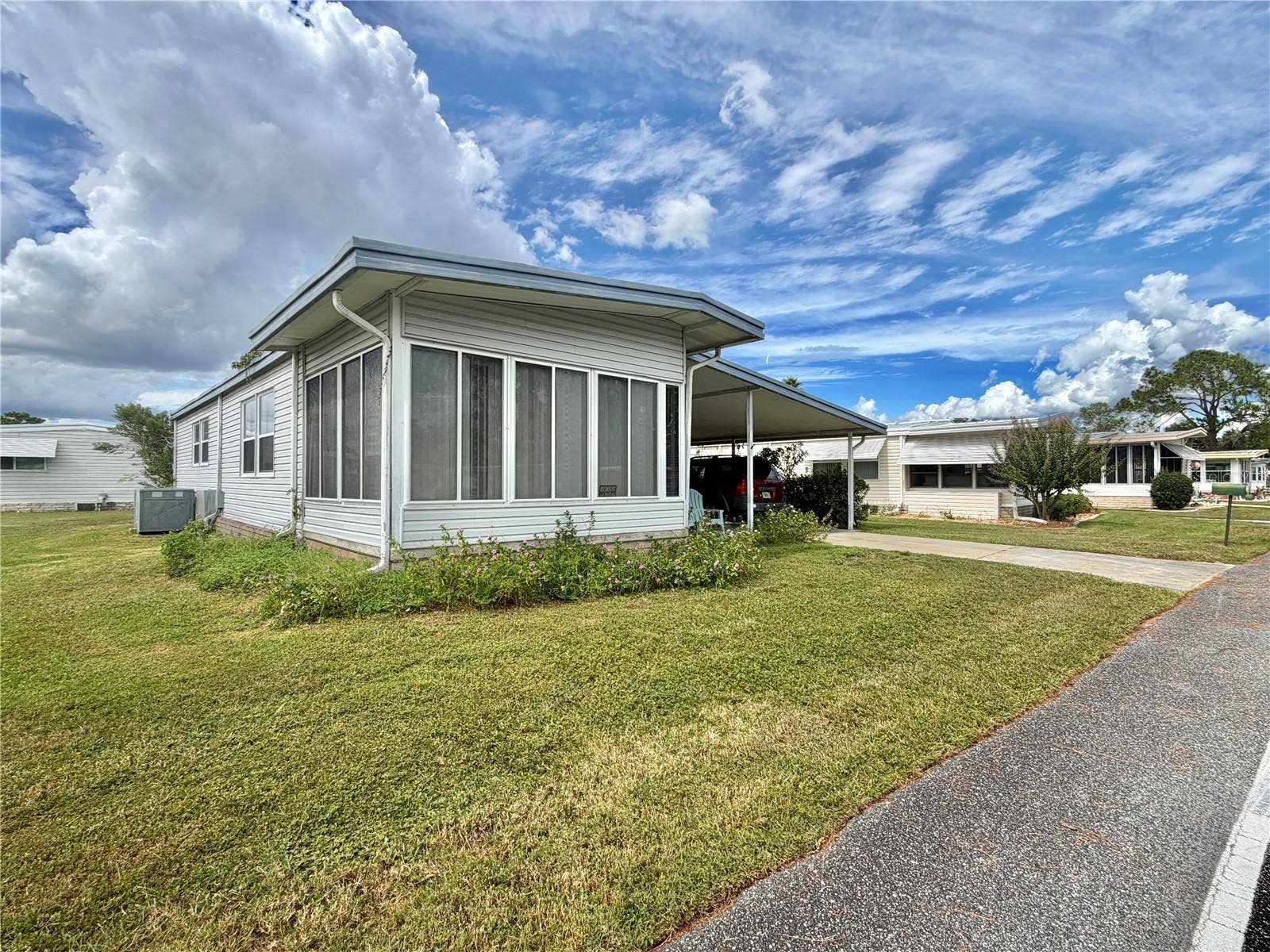 355 HAWTHORNE BOULEVARD, Leesburg, FL 34748