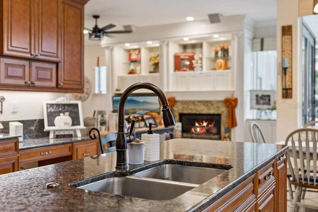 1066 CEASARS CT, Mount Dora, FL 32757 Kitchen