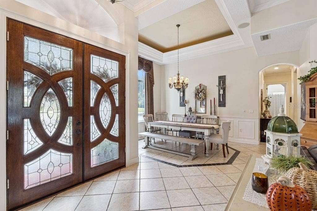 1066 CEASARS CT, Mount Dora, FL 32757 Front foyer