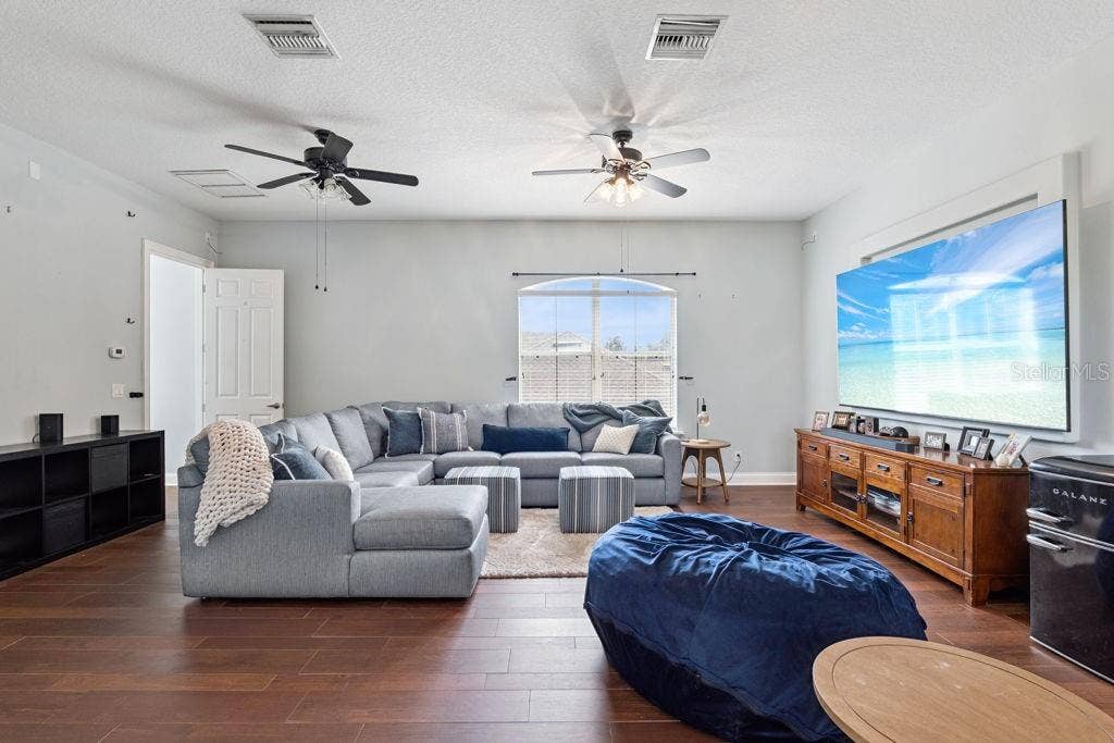 1066 CEASARS CT, Mount Dora, FL 32757 Bonus room on 2nd floor