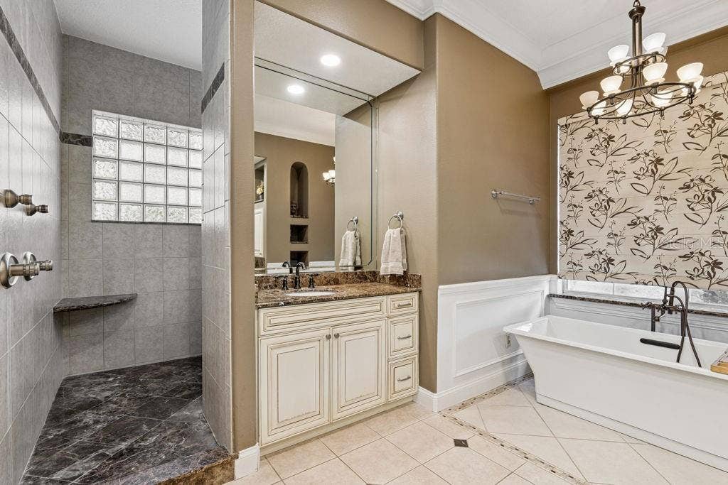 1066 CEASARS CT, Mount Dora, FL 32757 Primary Bathroom