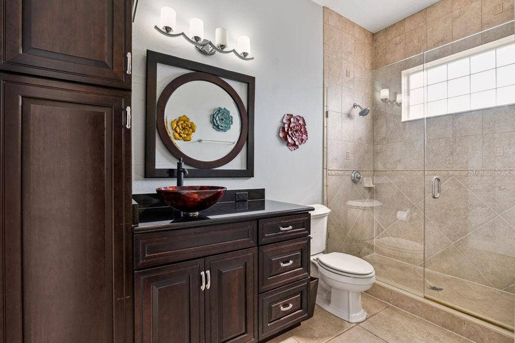 1066 CEASARS CT, Mount Dora, FL 32757 Bathroom on 2nd floor