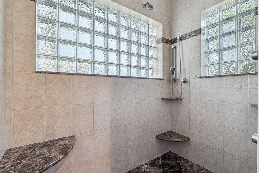 1066 CEASARS CT, Mount Dora, FL 32757 Primary Bathroom