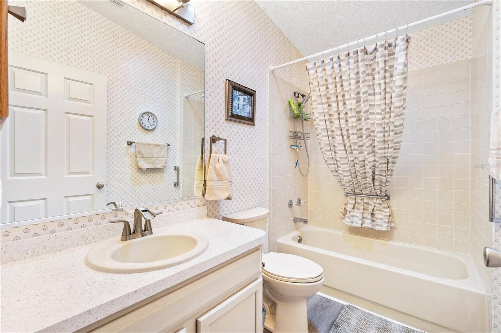 406 DEL MAR DRIVE, Lady Lake, FL 32159 Guest Beath