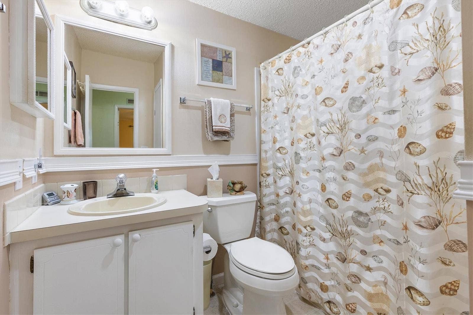 1228 PALMETTO DRIVE, Lady Lake, FL 32159 Guest Bath