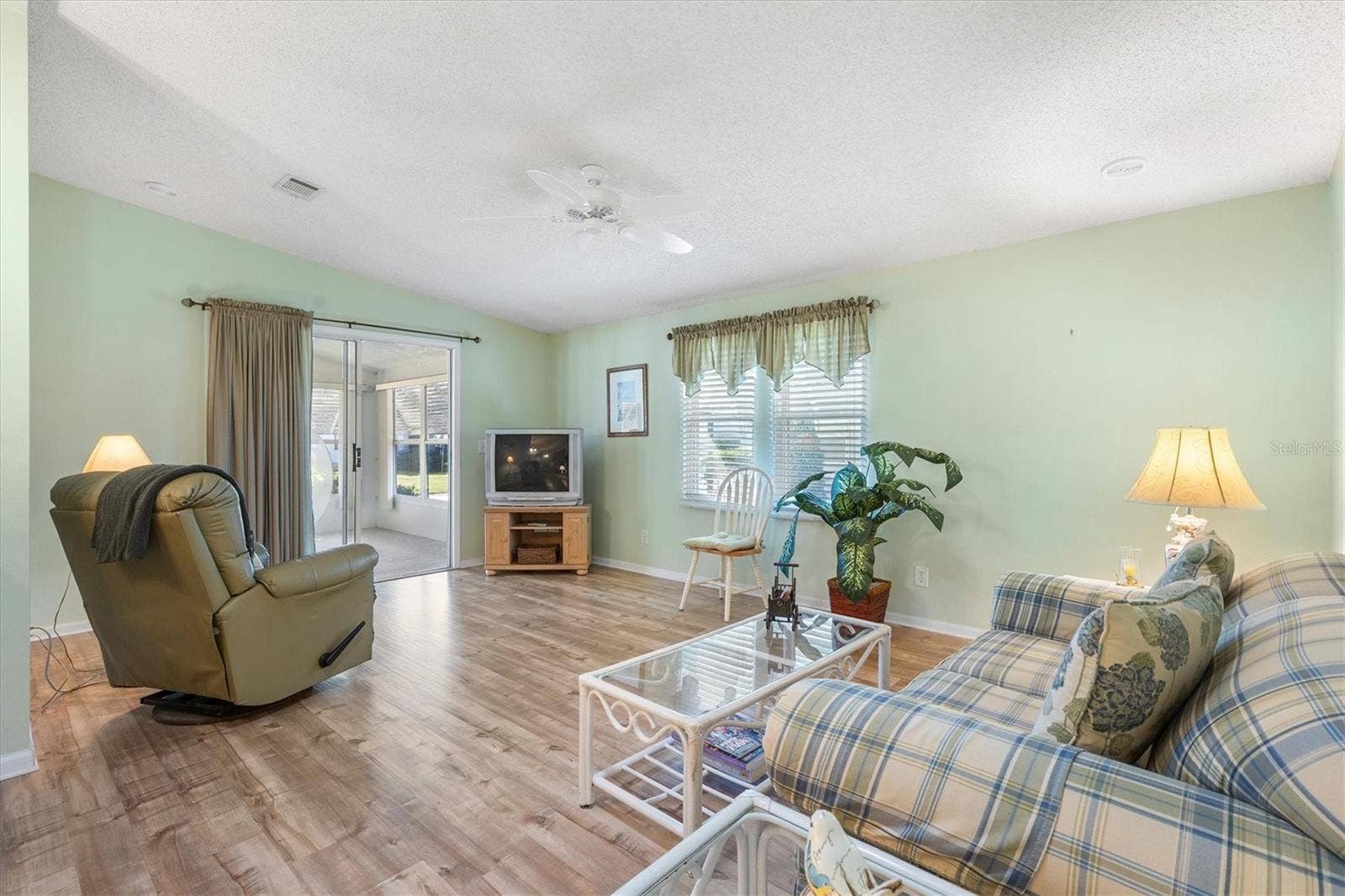 1228 PALMETTO DRIVE, Lady Lake, FL 32159 Living Room