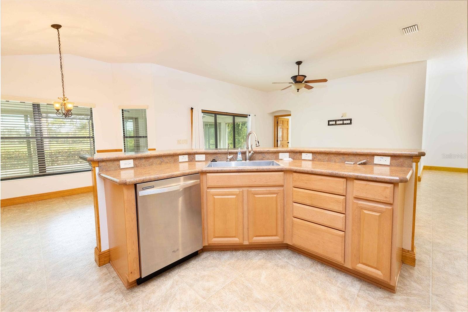 6014 W SR 44, Lake Panasoffkee, FL 33538