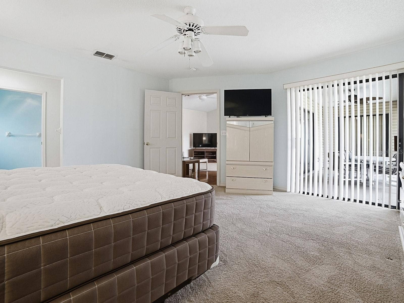 647 TIMBERCREST DRIVE, Leesburg, FL 34748 SLIDERS TO THE LANAI