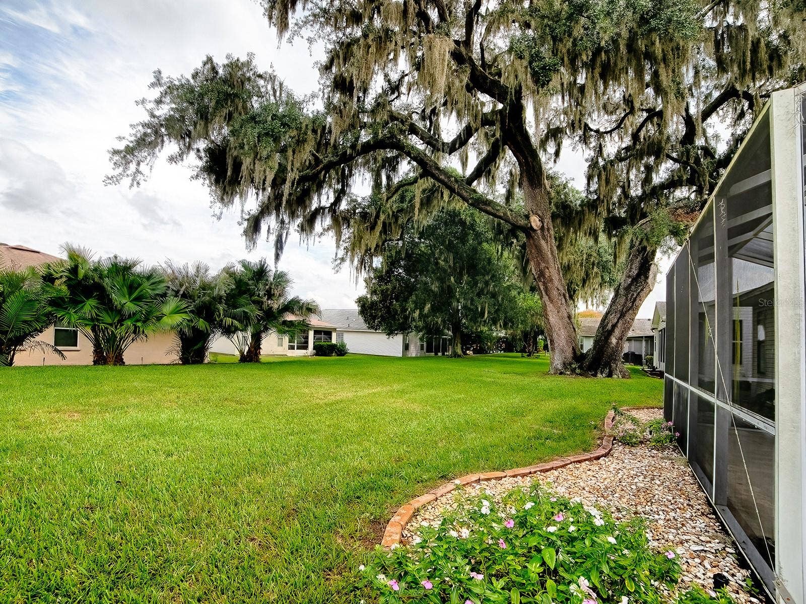 647 TIMBERCREST DRIVE, Leesburg, FL 34748 JUST LOOK AT YOUR VIEW