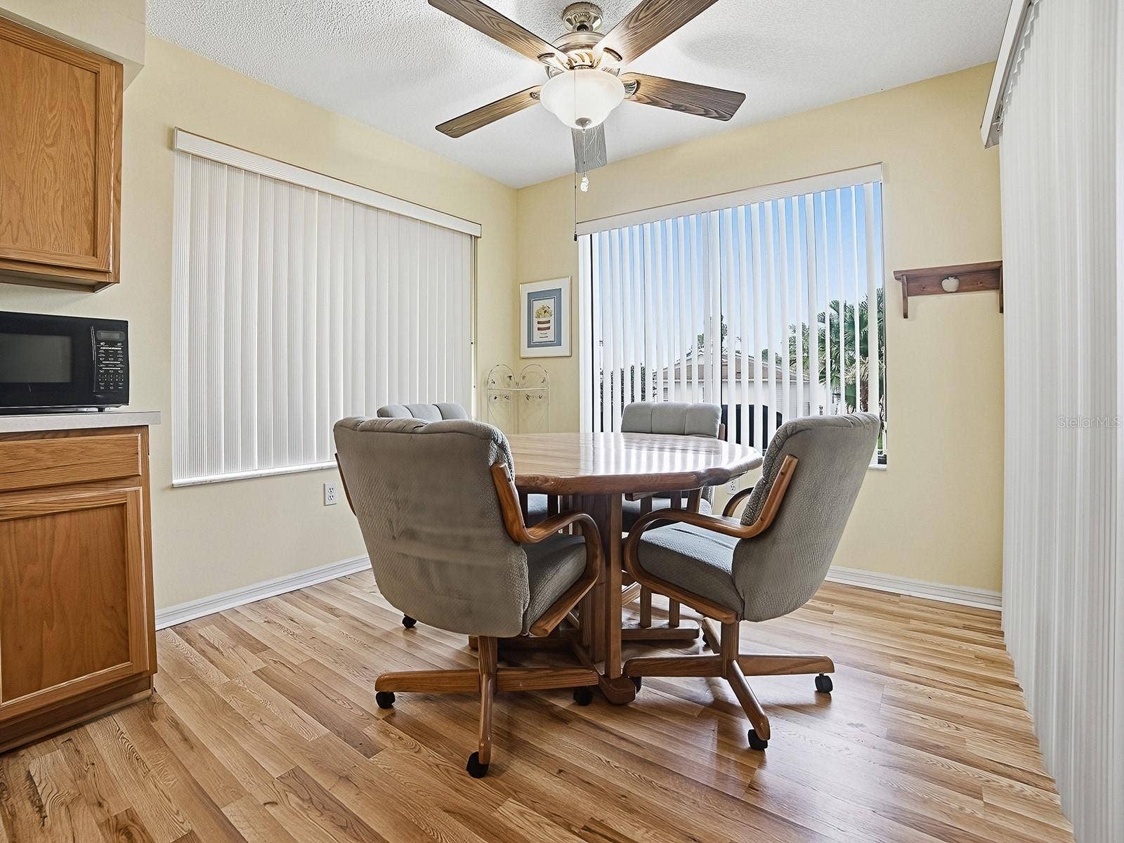 647 TIMBERCREST DRIVE, Leesburg, FL 34748 EAT IN AREA