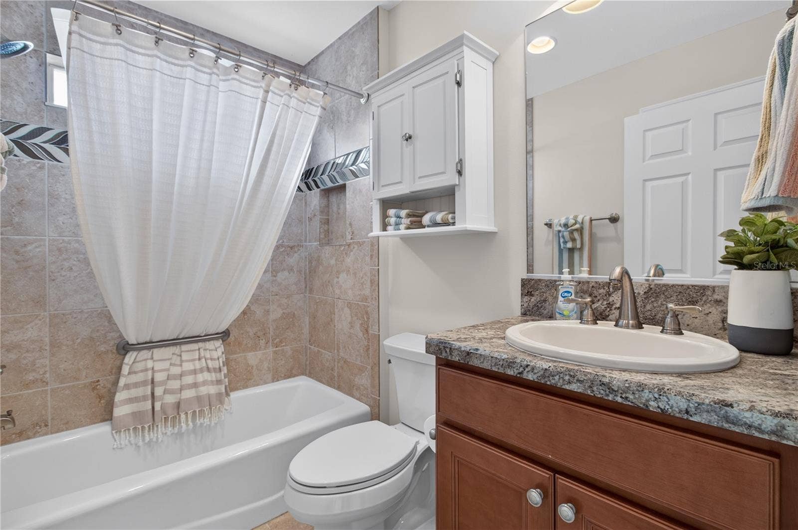 3342 VELTRE WAY, The Villages, FL 32163 Guest bathroom