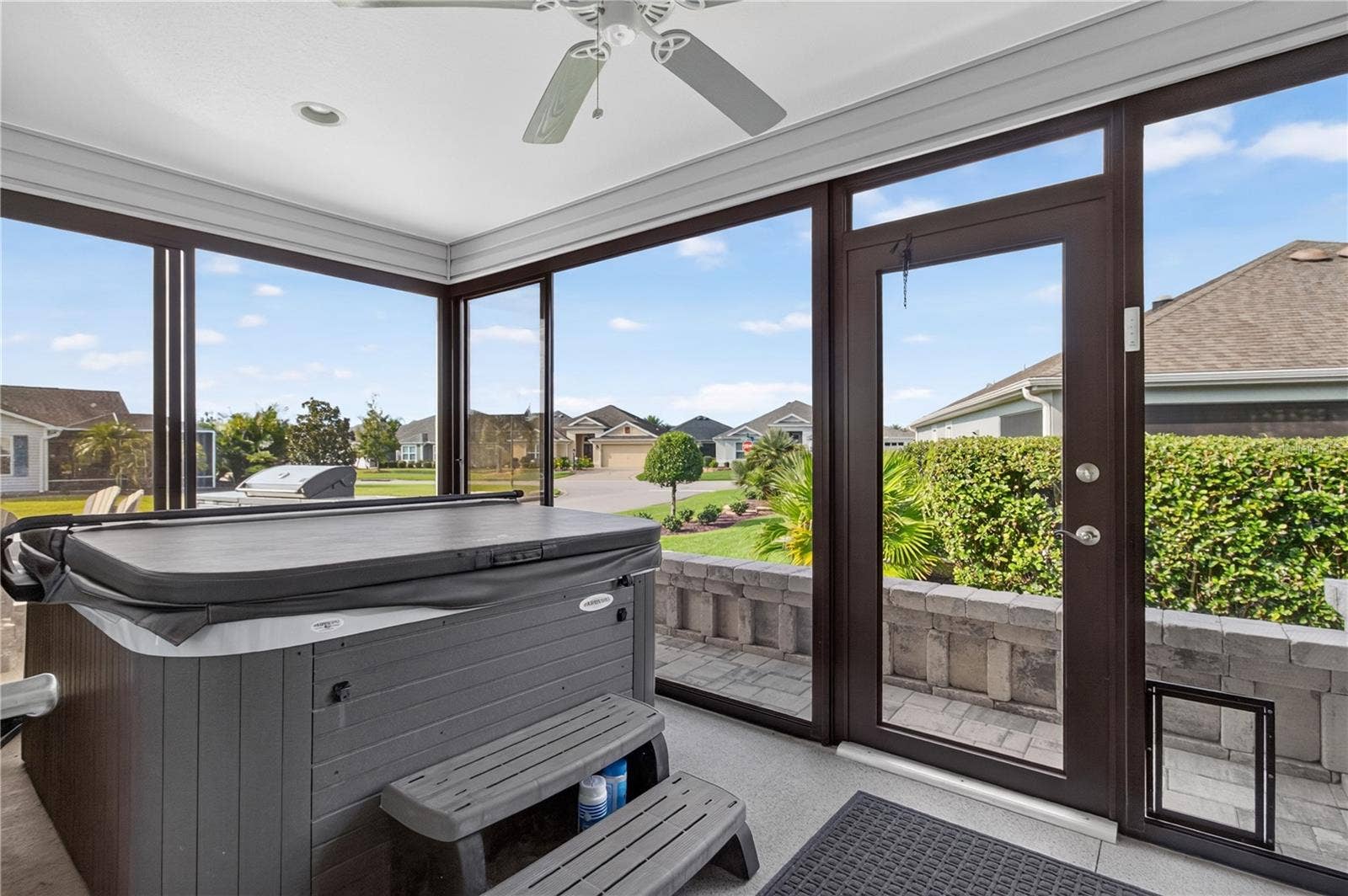 3342 VELTRE WAY, The Villages, FL 32163 Lanai with hot tub ( included )