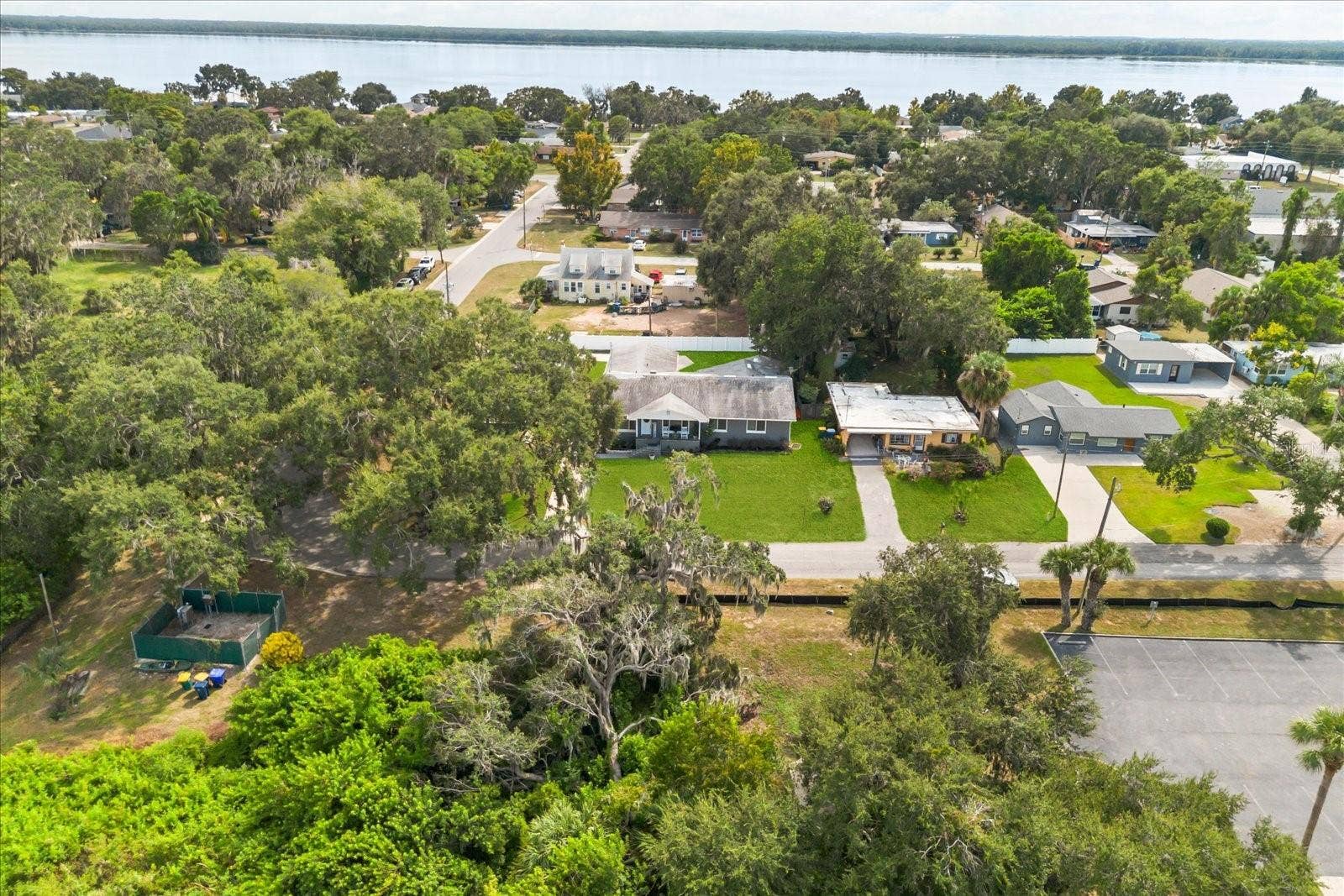 1210 E CAROLINE STREET, Tavares, FL 32778