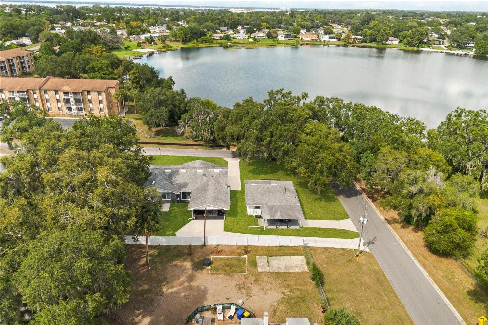 1210 E CAROLINE STREET, Tavares, FL 32778