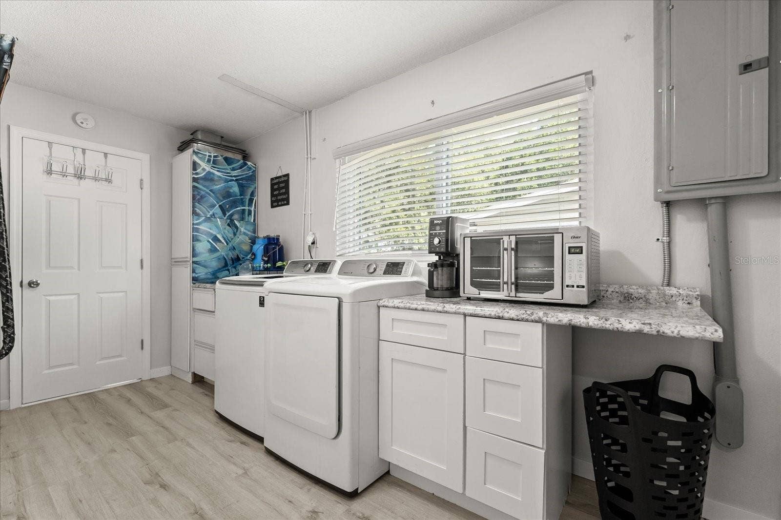 1210 E CAROLINE STREET, Tavares, FL 32778