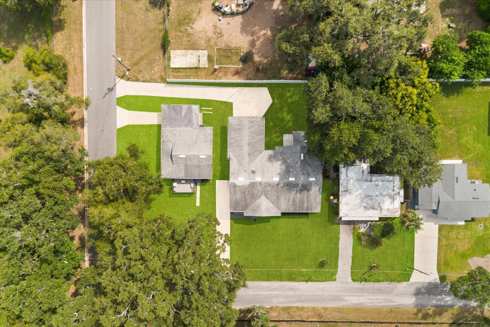 1210 E CAROLINE STREET, Tavares, FL 32778