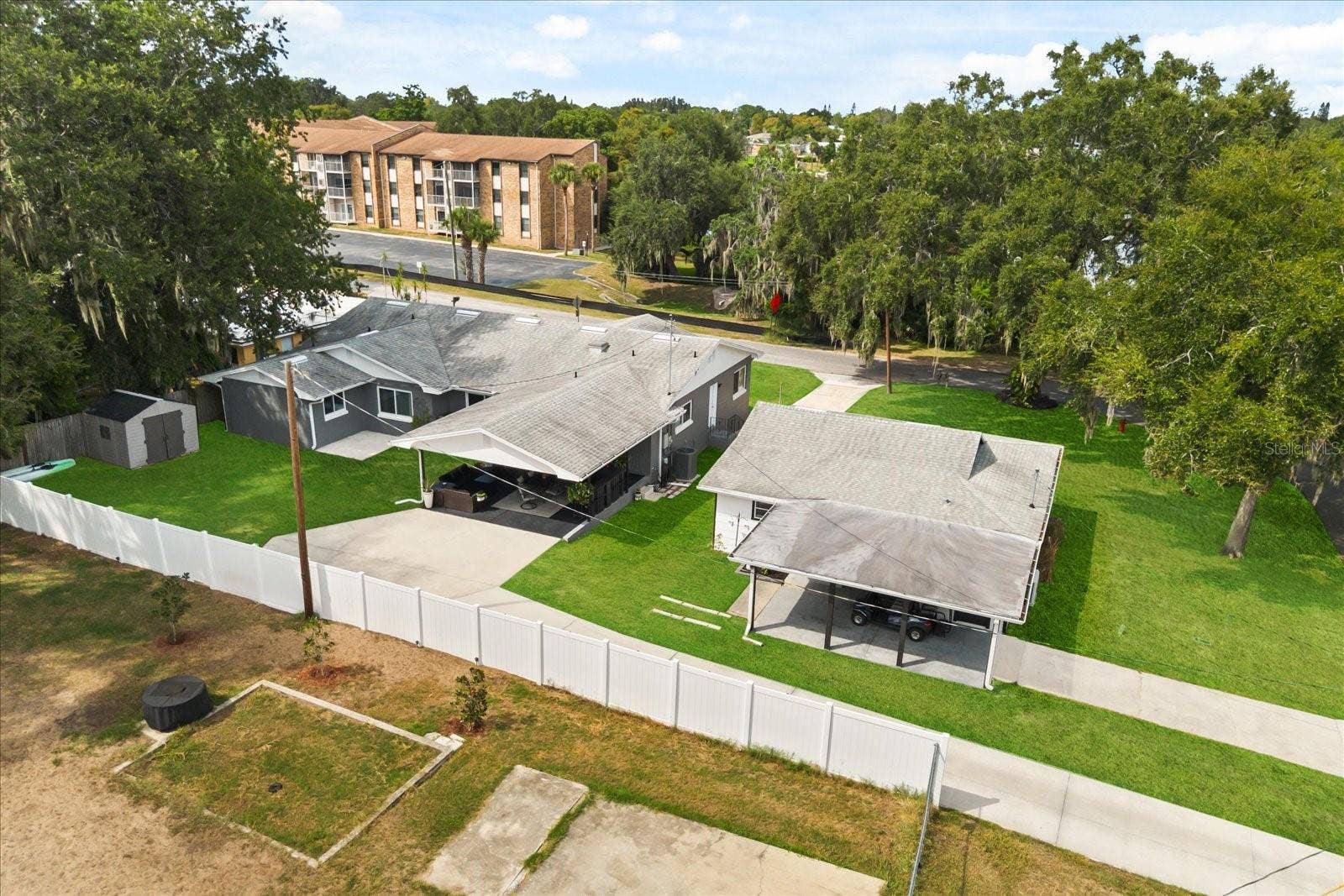 1210 E CAROLINE STREET, Tavares, FL 32778