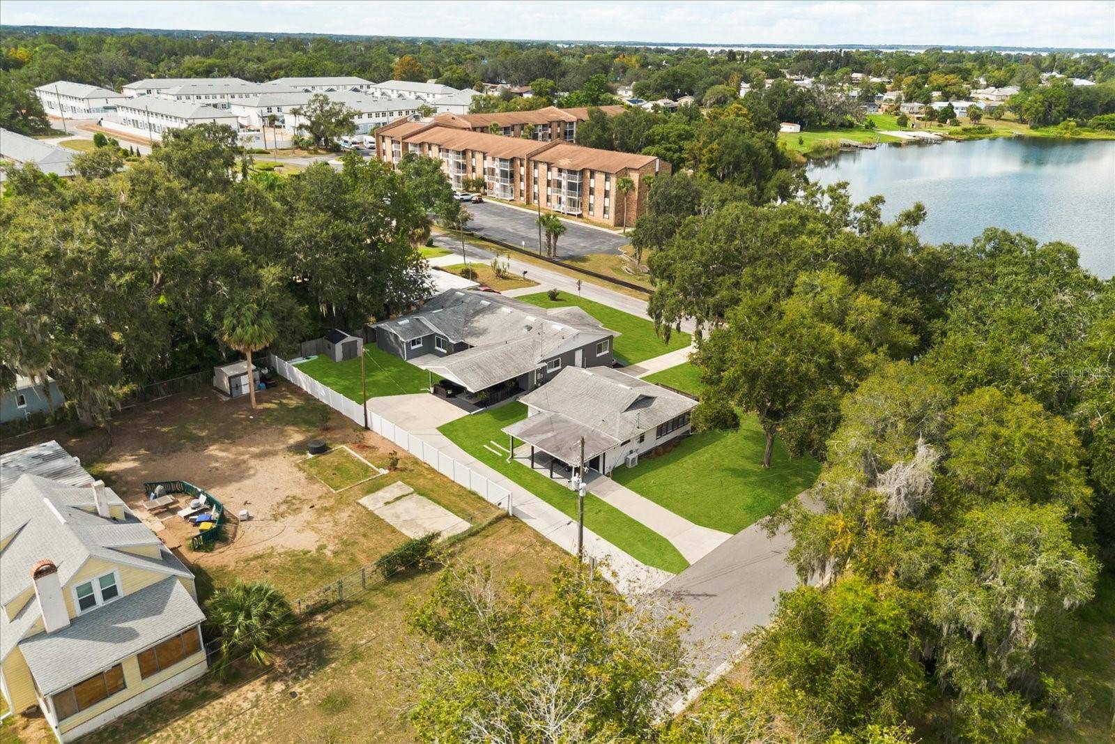 1210 E CAROLINE STREET, Tavares, FL 32778
