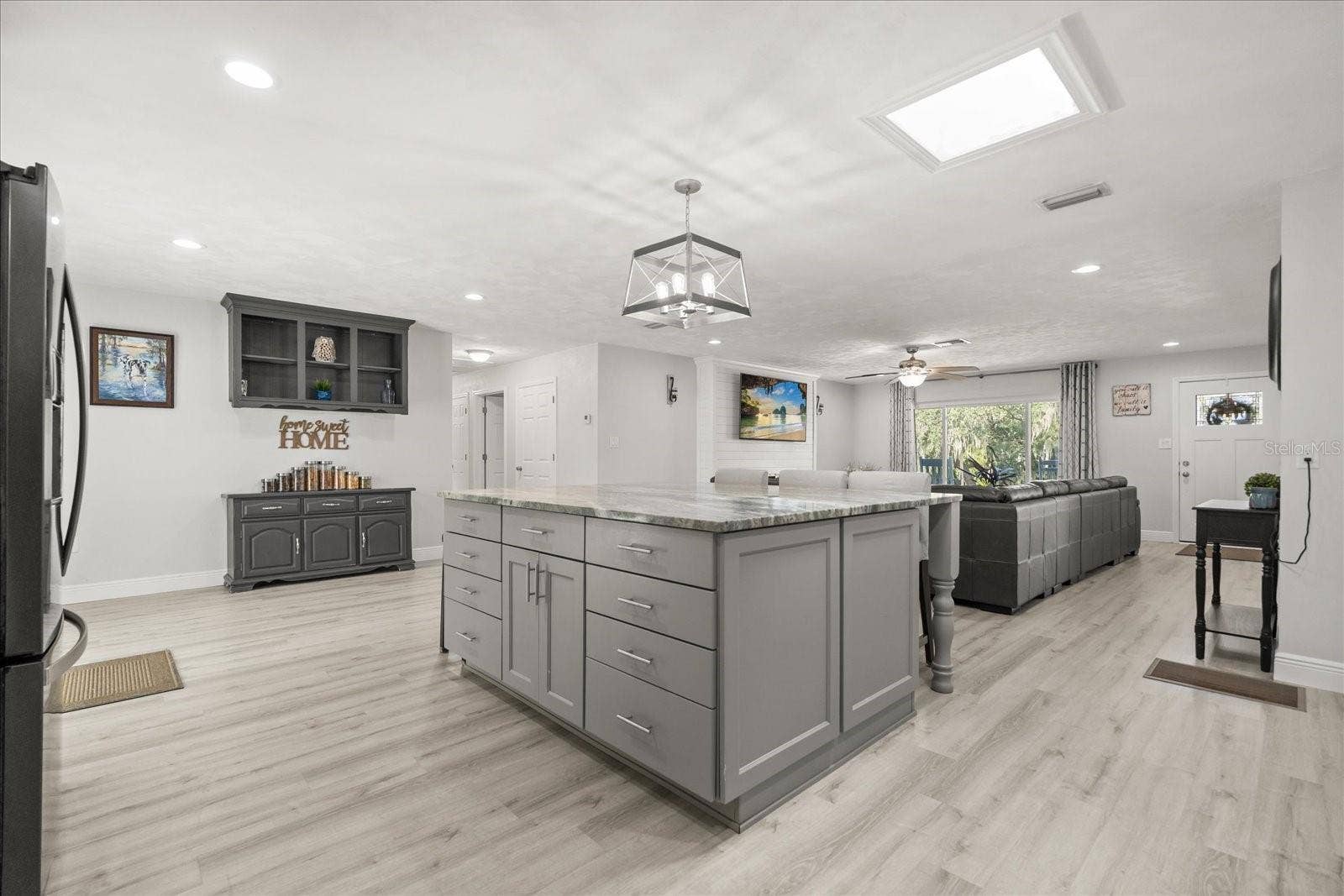 1210 E CAROLINE STREET, Tavares, FL 32778