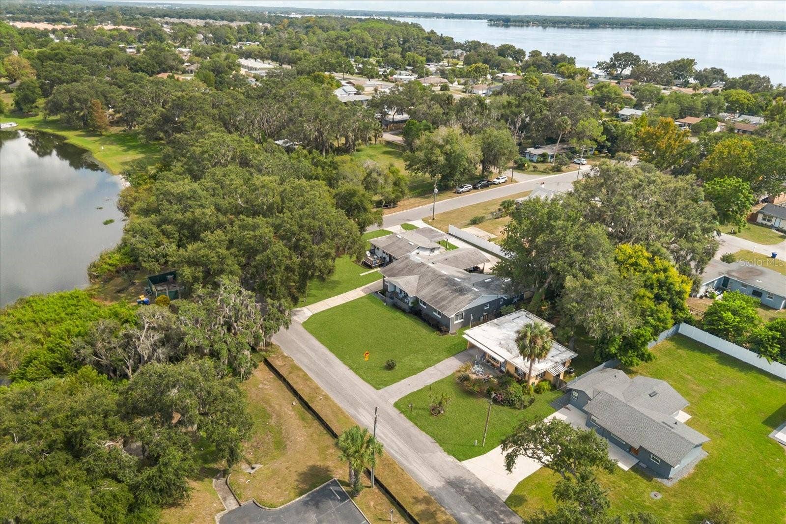 1210 E CAROLINE STREET, Tavares, FL 32778