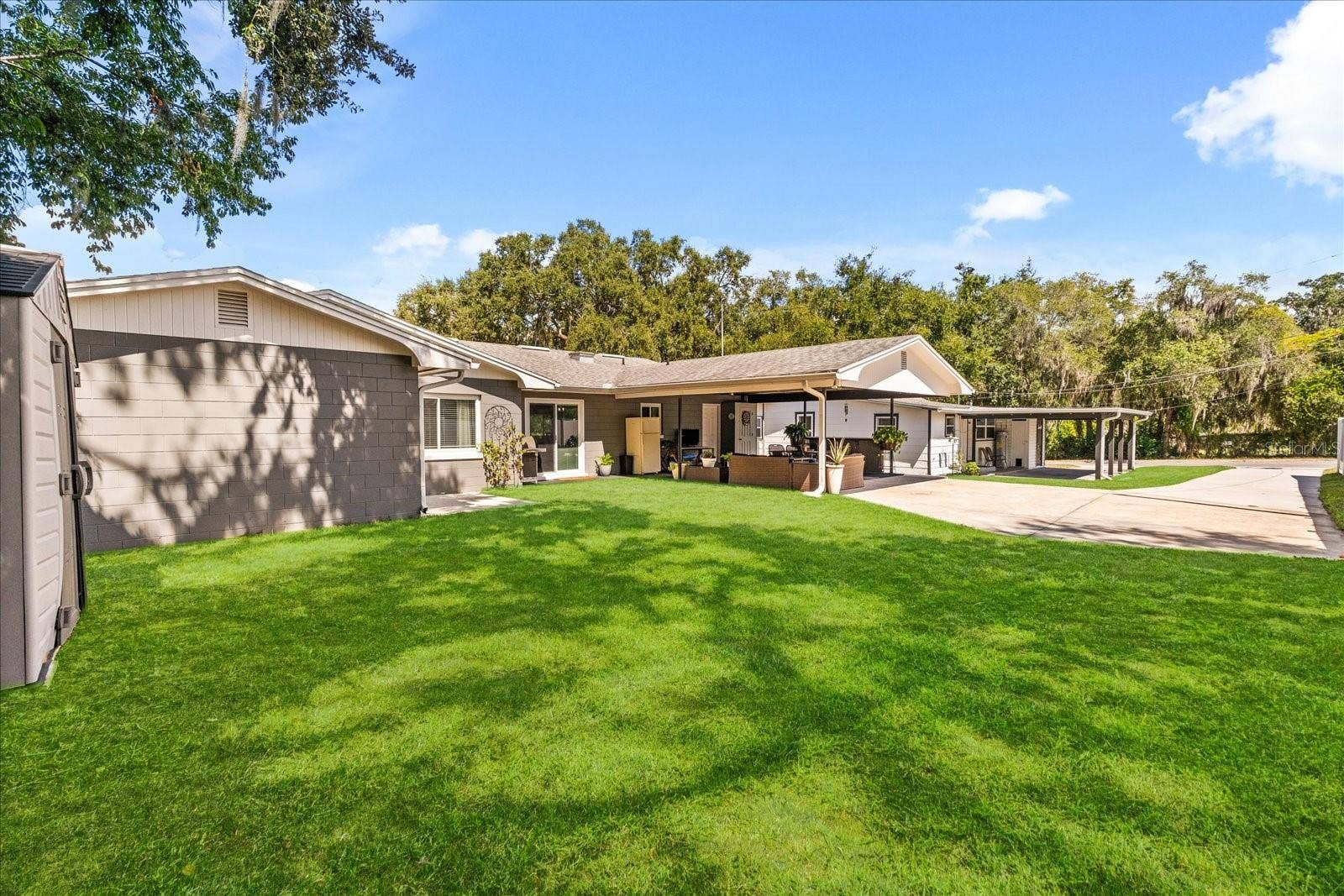1210 E CAROLINE STREET, Tavares, FL 32778
