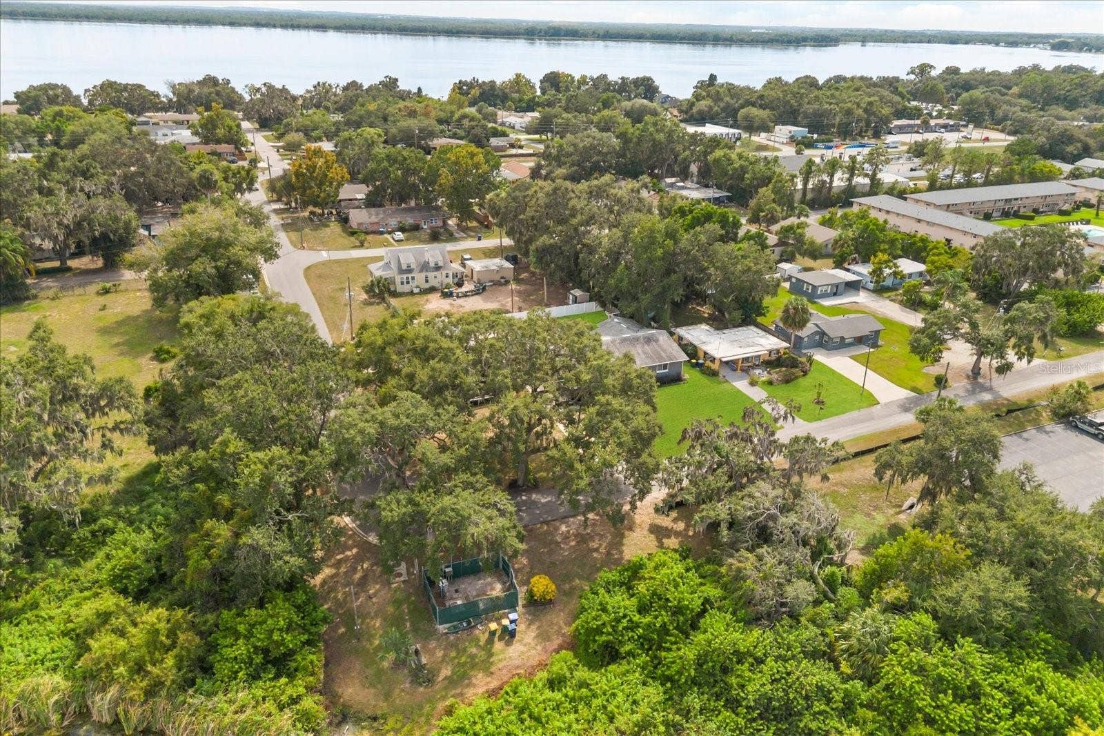 1210 E CAROLINE STREET, Tavares, FL 32778