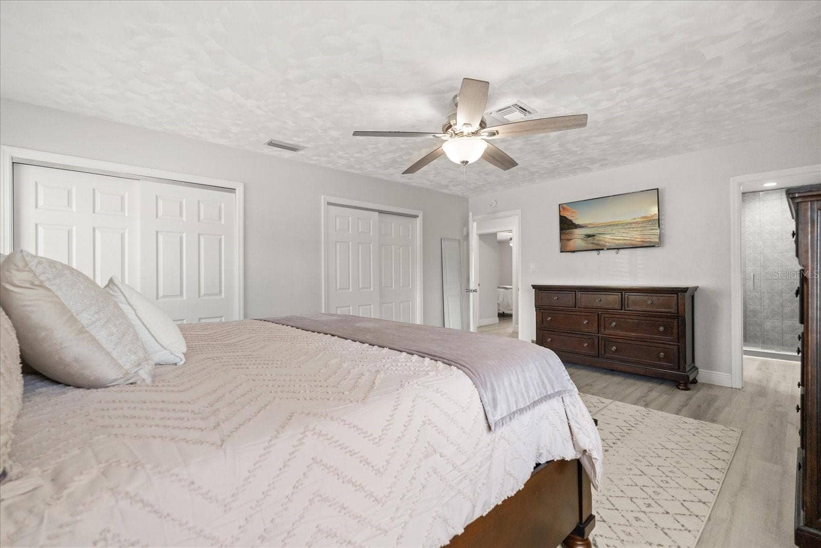 1210 E CAROLINE STREET, Tavares, FL 32778