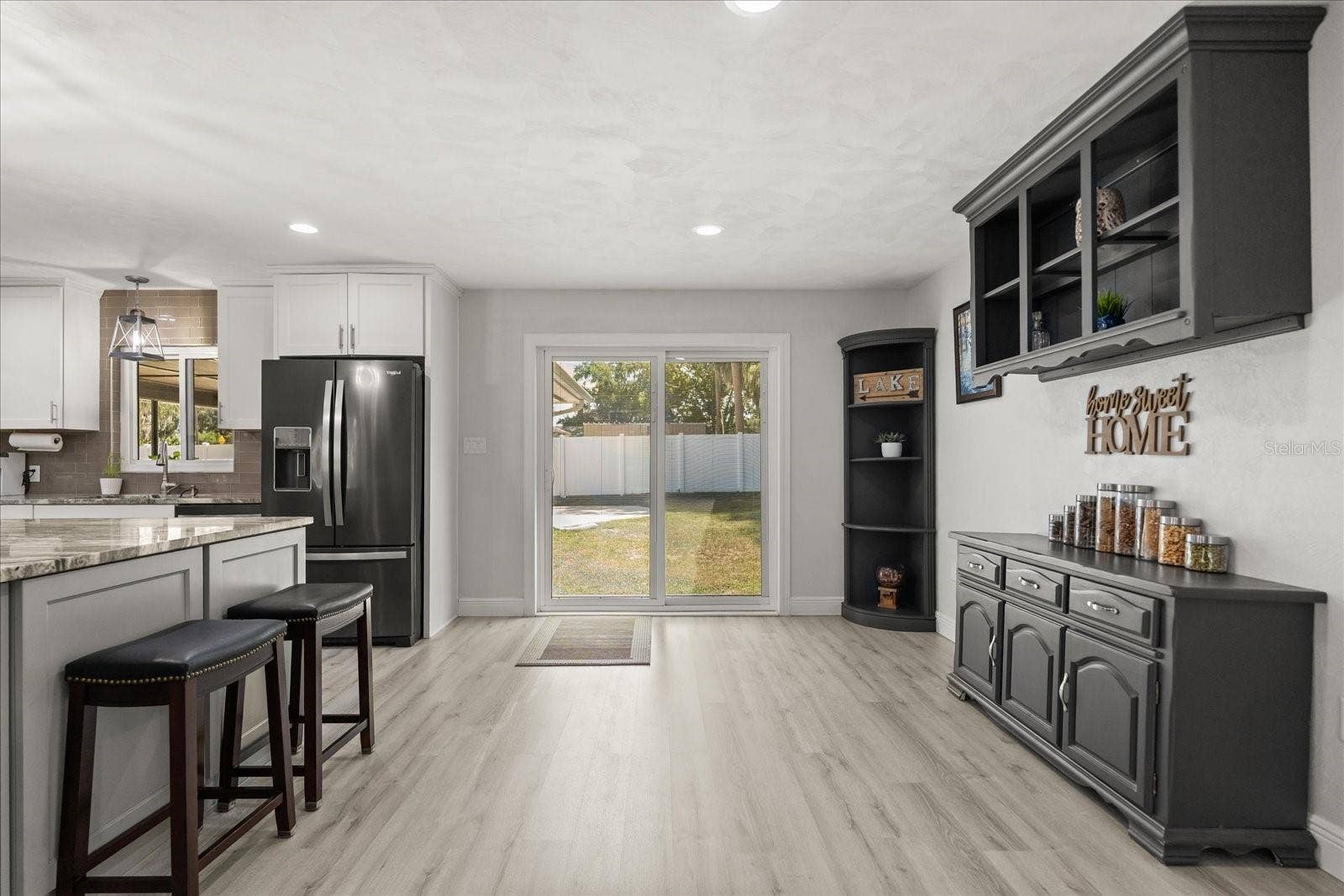 1210 E CAROLINE STREET, Tavares, FL 32778