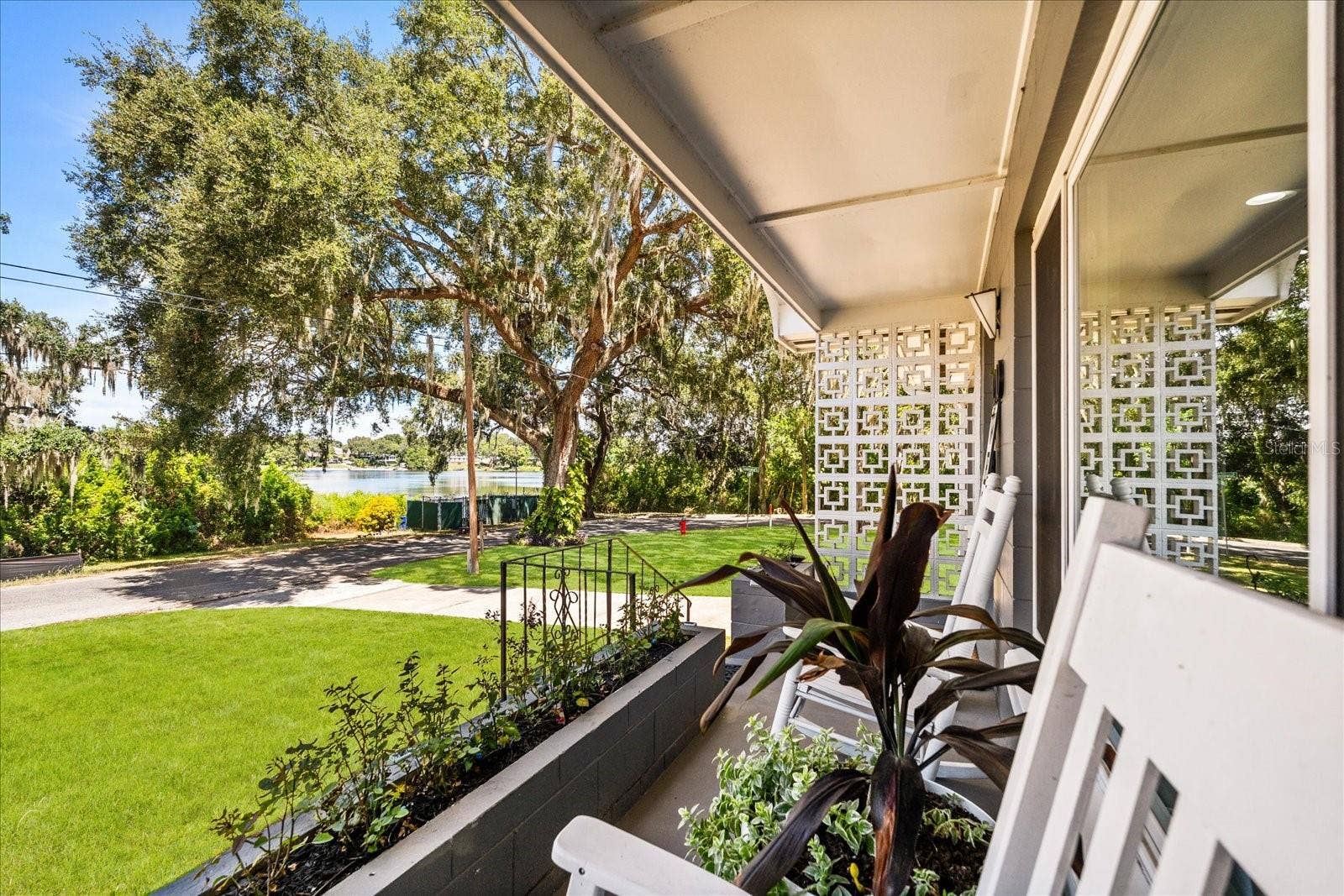 1210 E CAROLINE STREET, Tavares, FL 32778