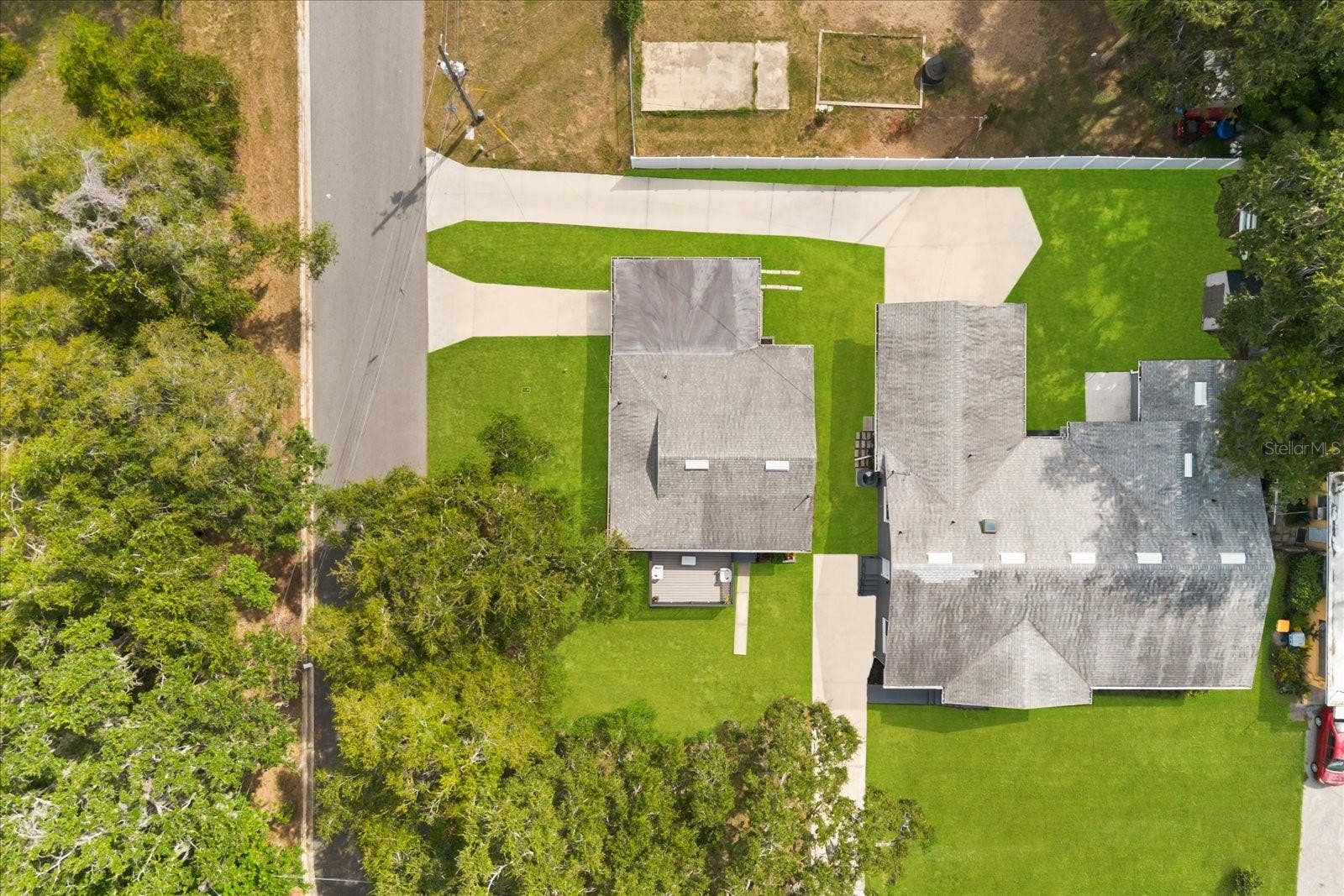 1210 E CAROLINE STREET, Tavares, FL 32778
