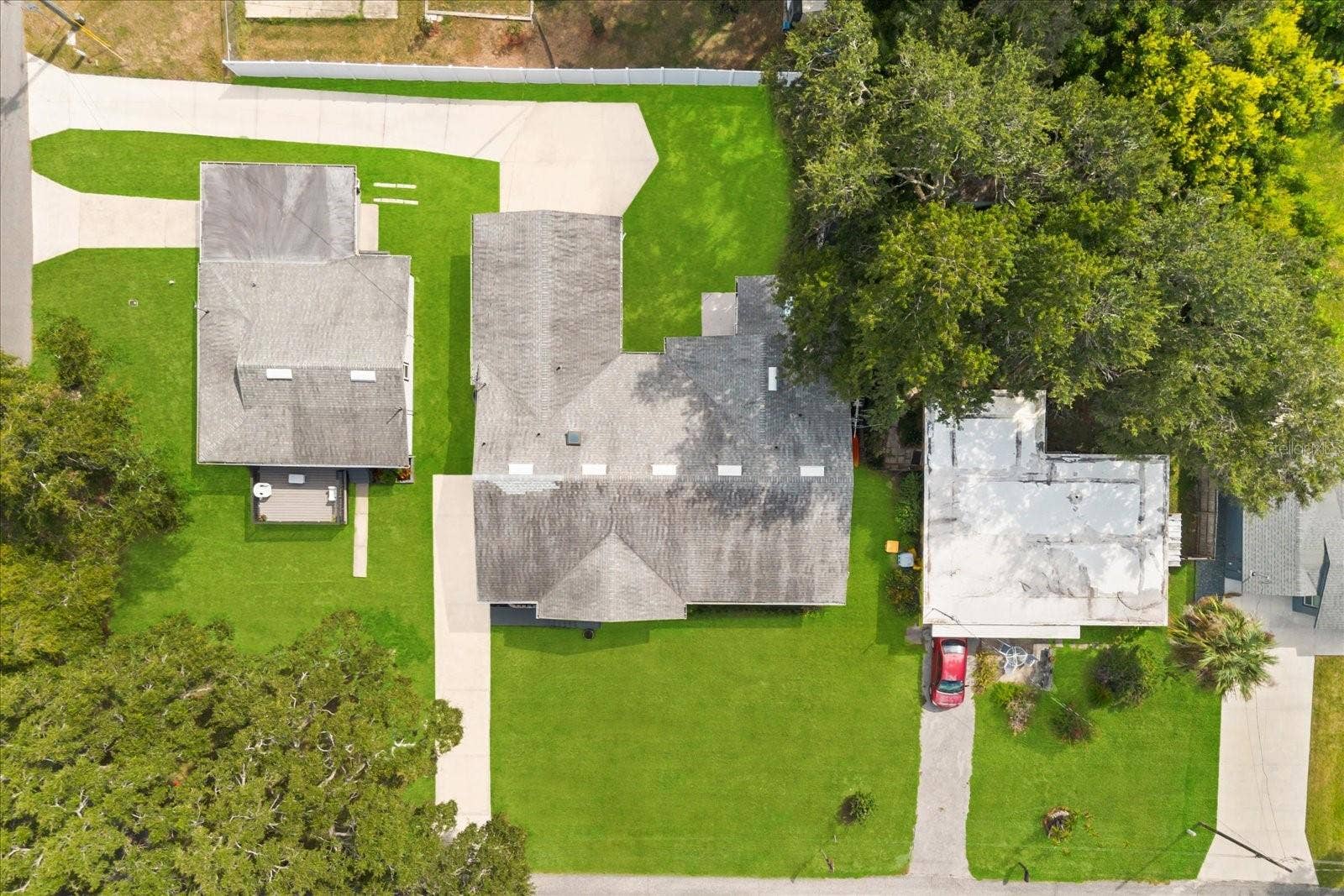 1210 E CAROLINE STREET, Tavares, FL 32778