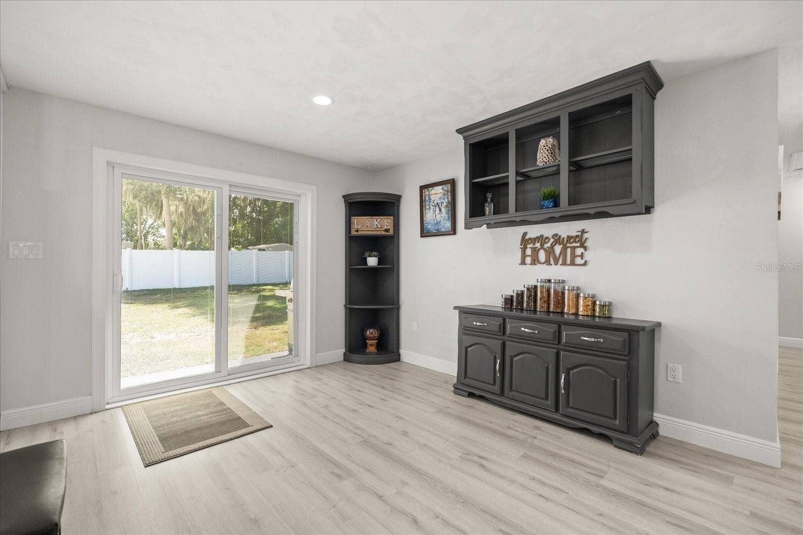 1210 E CAROLINE STREET, Tavares, FL 32778