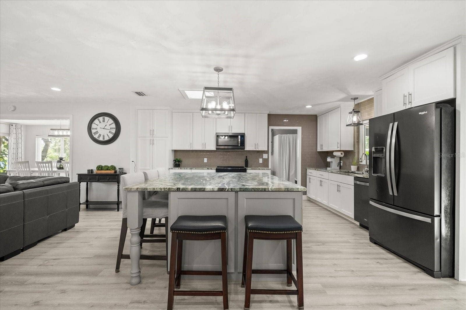 1210 E CAROLINE STREET, Tavares, FL 32778