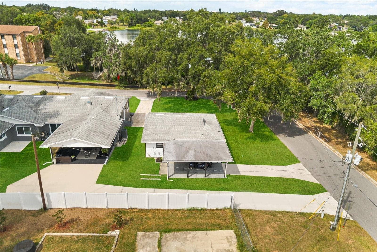 1210 E CAROLINE STREET, Tavares, FL 32778