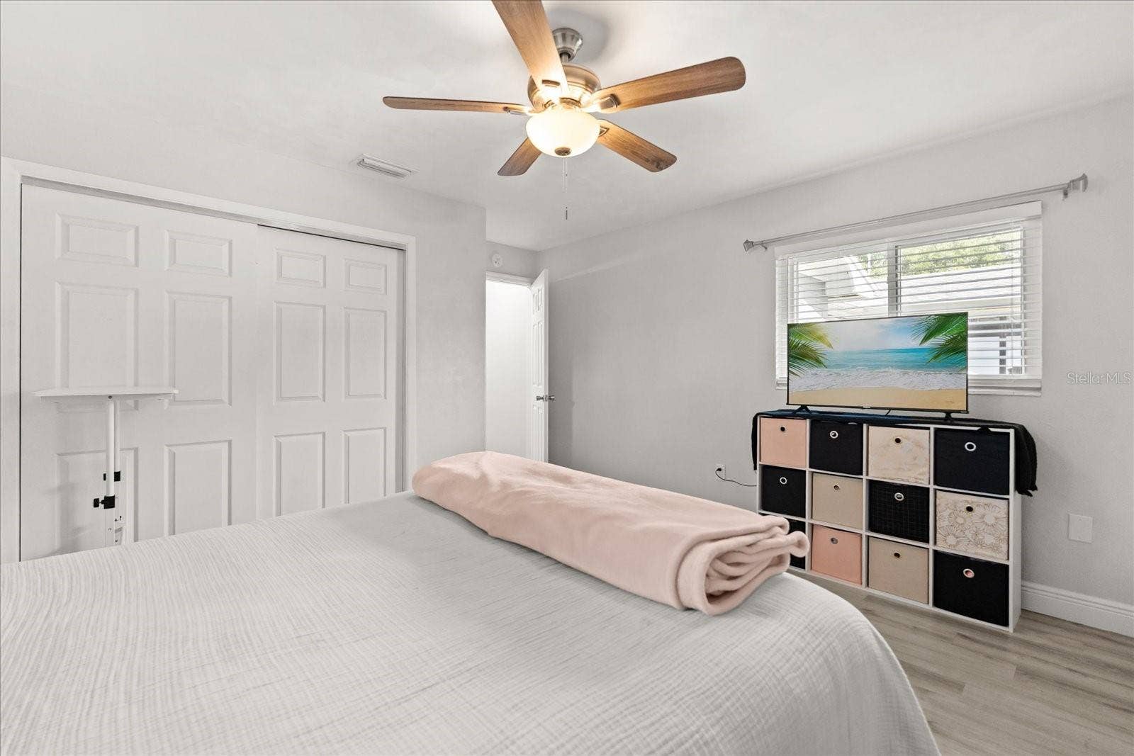 1210 E CAROLINE STREET, Tavares, FL 32778
