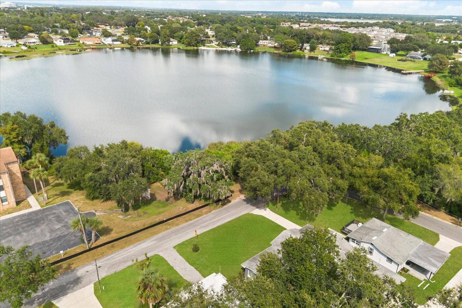 1210 E CAROLINE STREET, Tavares, FL 32778