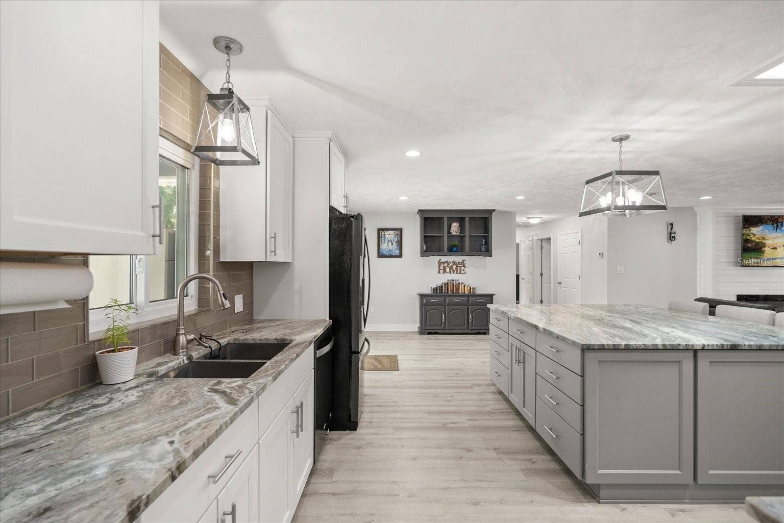 1210 E CAROLINE STREET, Tavares, FL 32778