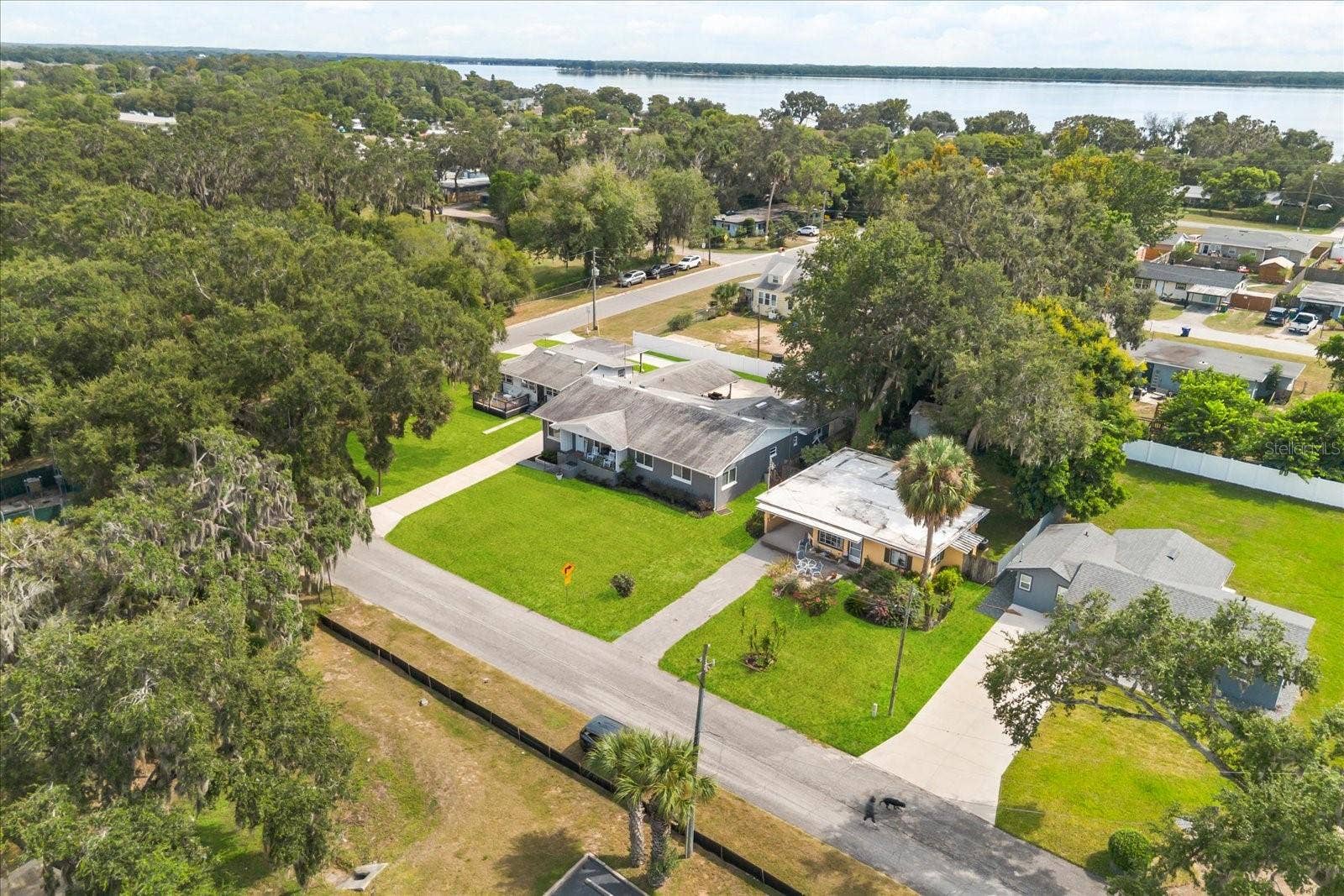 1210 E CAROLINE STREET, Tavares, FL 32778