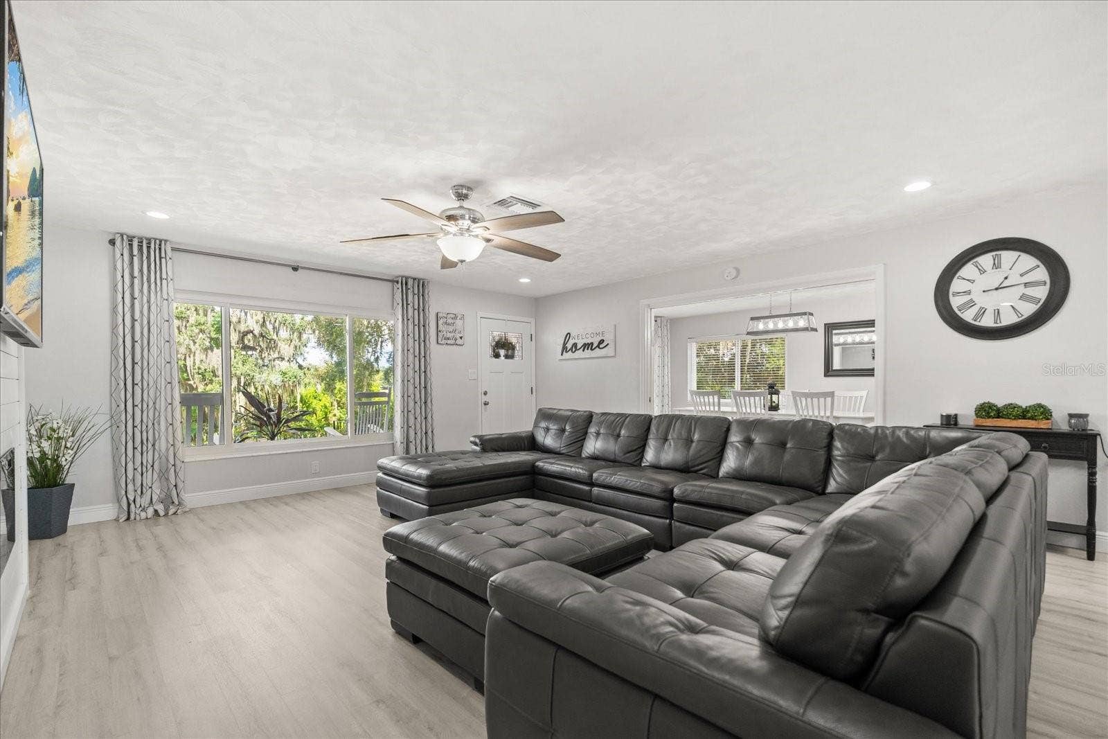 1210 E CAROLINE STREET, Tavares, FL 32778
