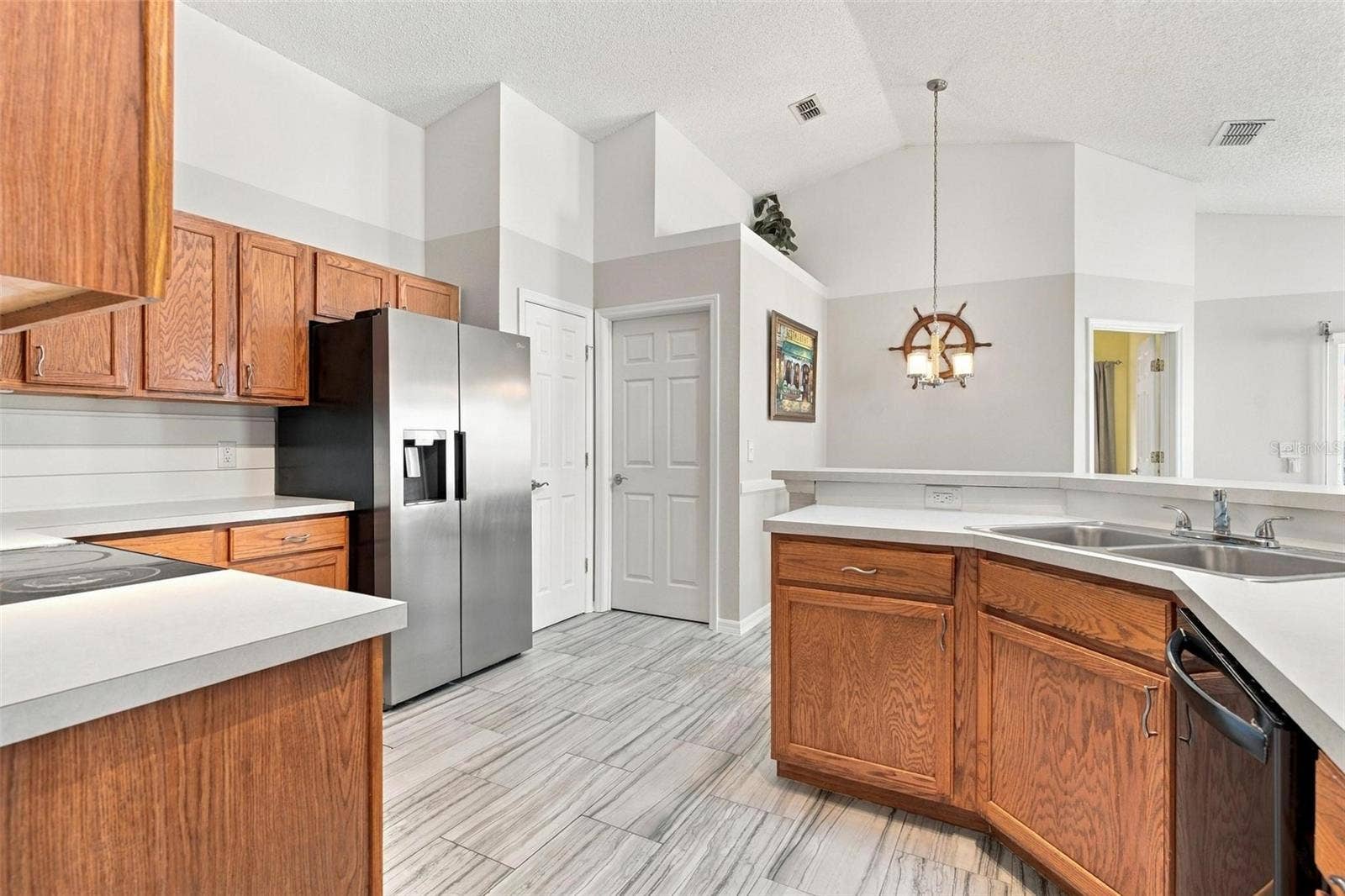 945 CLEAR CREEK CIRCLE, Clermont, FL 34714 Kitchen with High Ceilings