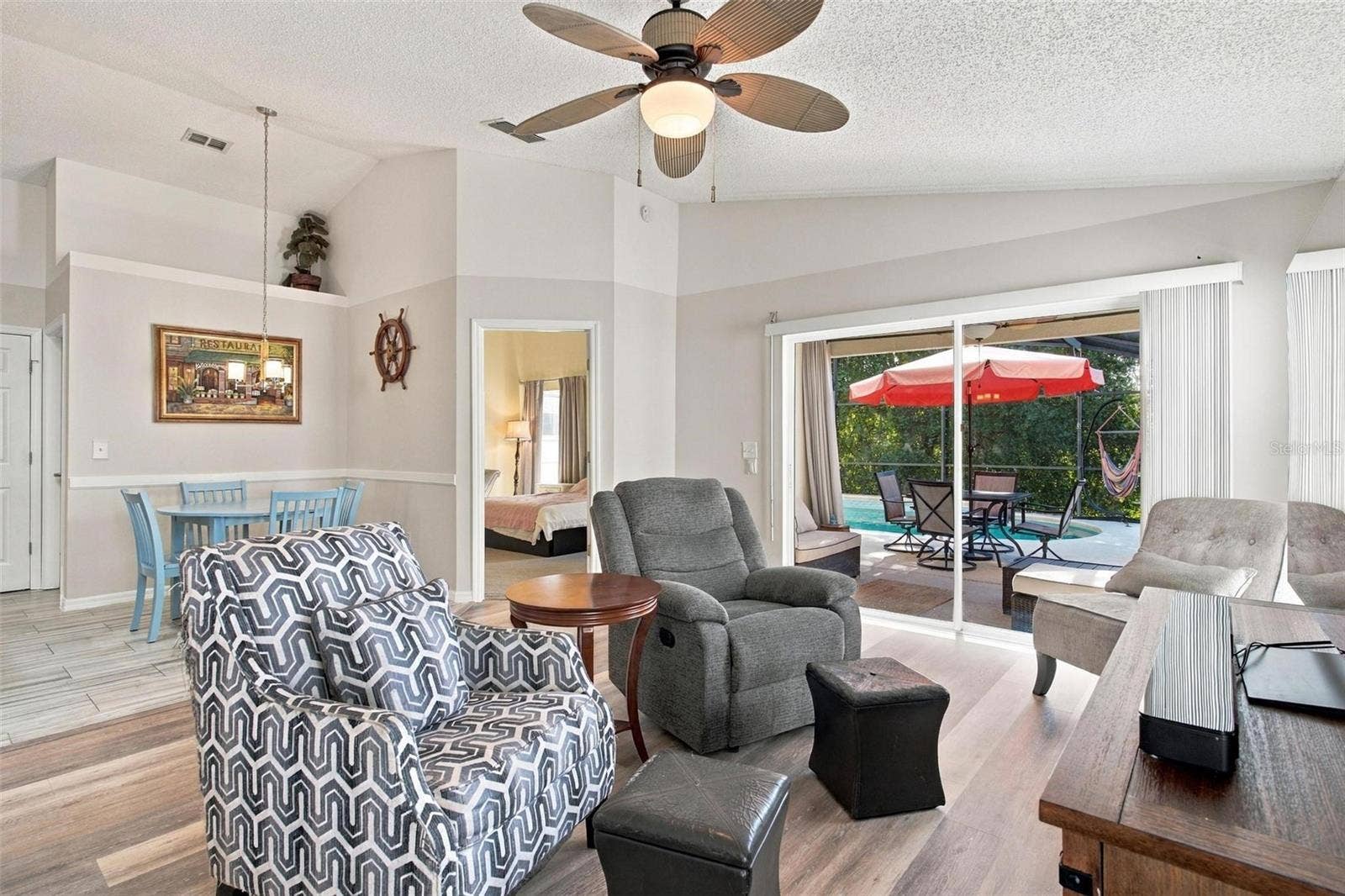 945 CLEAR CREEK CIRCLE, Clermont, FL 34714 Family Room off of Kitchen