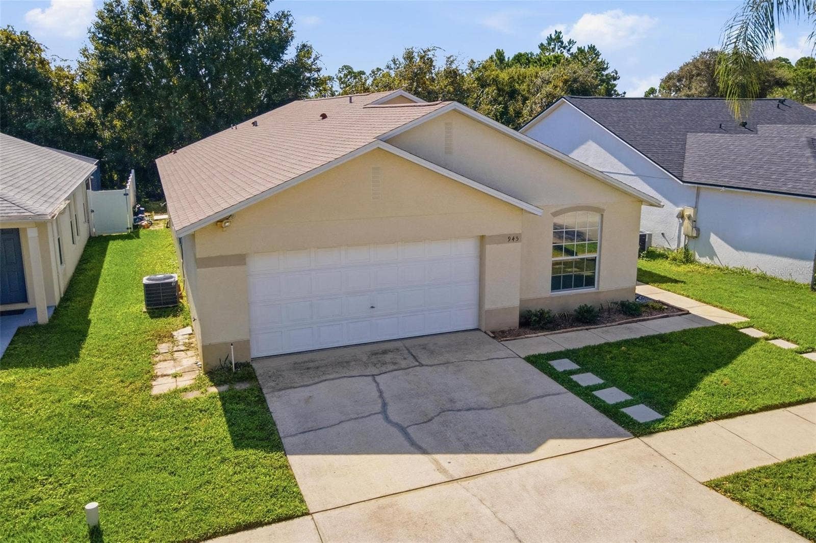 945 CLEAR CREEK CIRCLE, Clermont, FL 34714 Front Side of Home