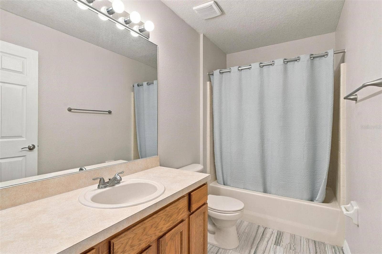 945 CLEAR CREEK CIRCLE, Clermont, FL 34714 Bathroom 2