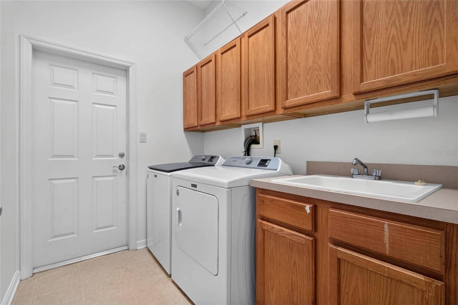 24151 BELLE MEDE DRIVE, Leesburg, FL 34748 LAUNDTY ROOM WITH WASH SINK AND CABINETS