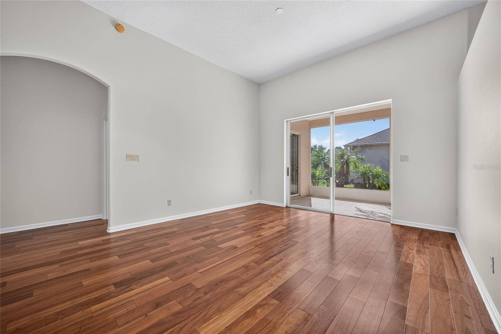24151 BELLE MEDE DRIVE, Leesburg, FL 34748 LIVINGROOM THRU TO LANAI